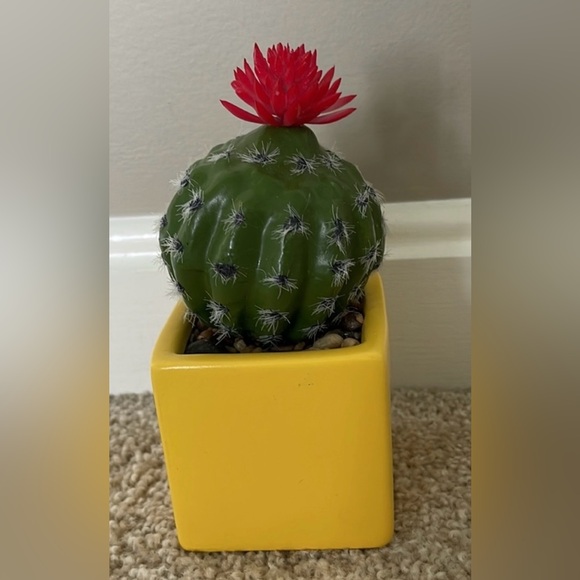 Faux Flowering Flower Cactus Succulent In A Yellow Square Pot Home Decor EUC! - Picture 2 of 5